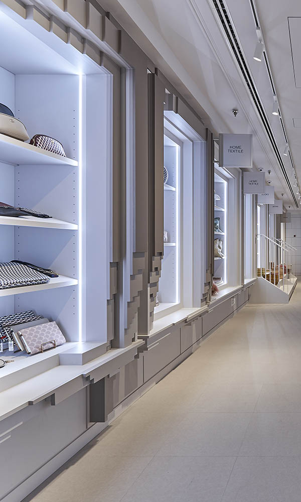 Carpintería en Cantabria: mobiliario de madera a medida con estanterías modernas para comercios