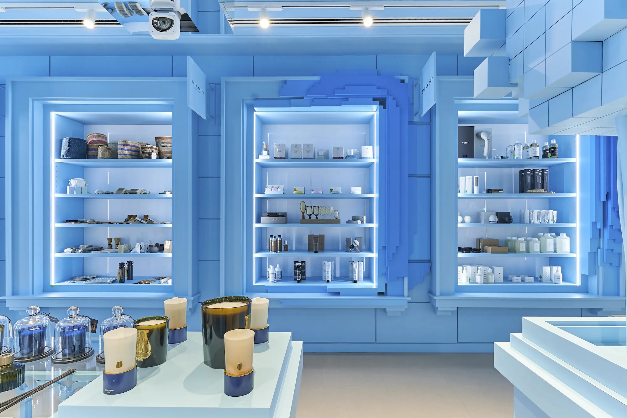 Carpintería de madera en WOW CONCEPT en la céntrica Gran Vía de Madrid.