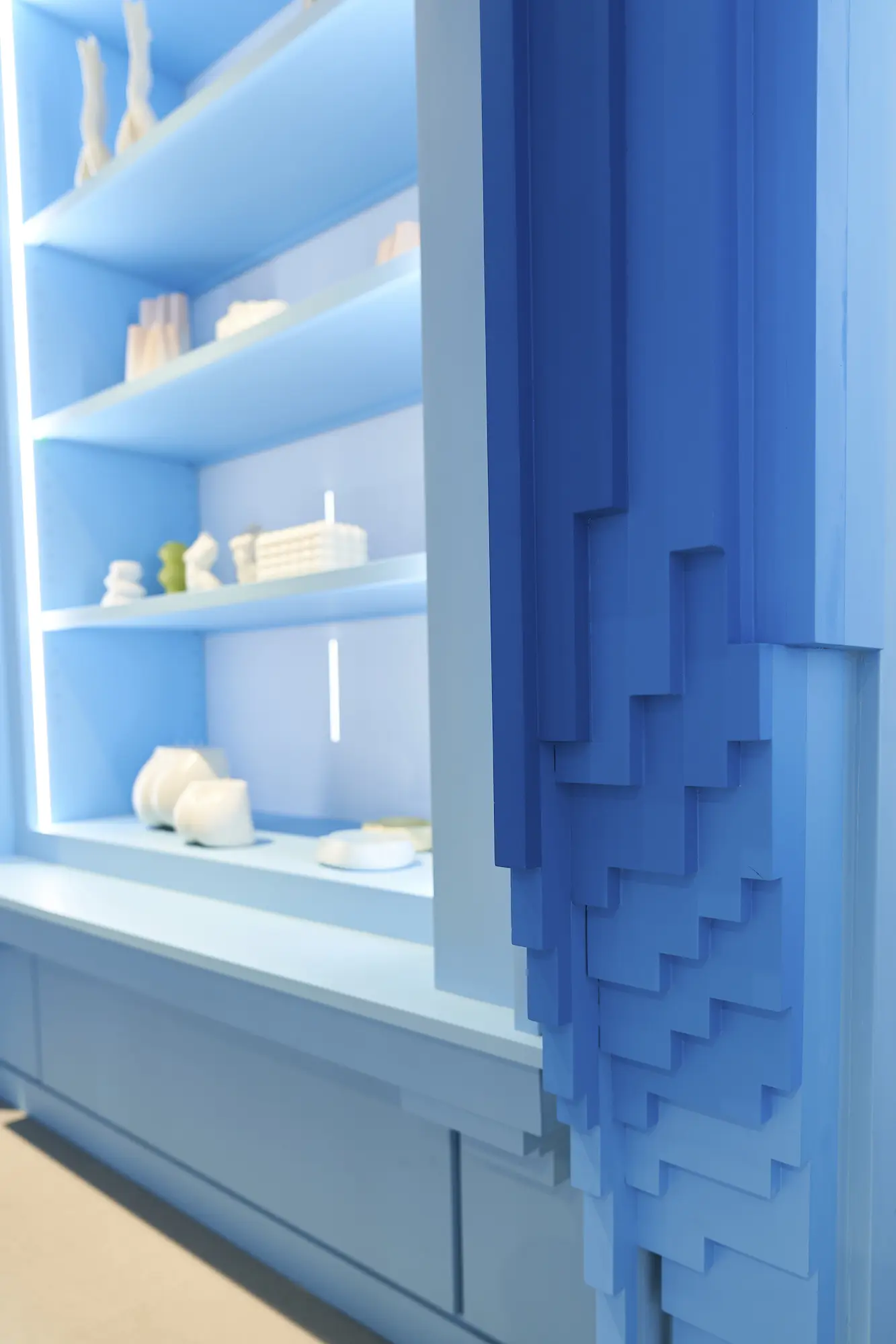 Carpintería de madera en WOW CONCEPT en la céntrica Gran Vía de Madrid.